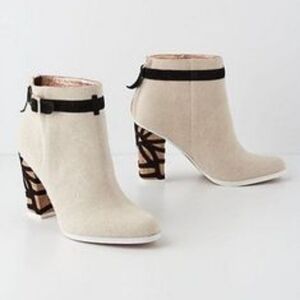 Mrs. Albright Linen Booties.